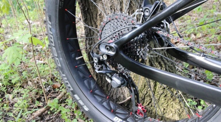 Infrastructuurminister: Leeftijdsgrens en verplicht fietshelm voor fatbikes zijn ‘onhaalbaar’