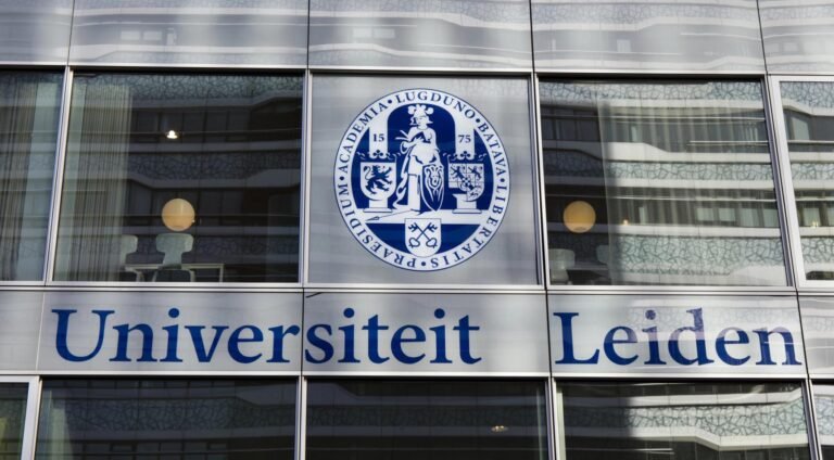 Leiden University viert 450 jaar te midden van protesten en zorgen over het budget