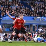 Manchester United overleeft late VAR-penalty drama en maakt gelijk tegen Everton