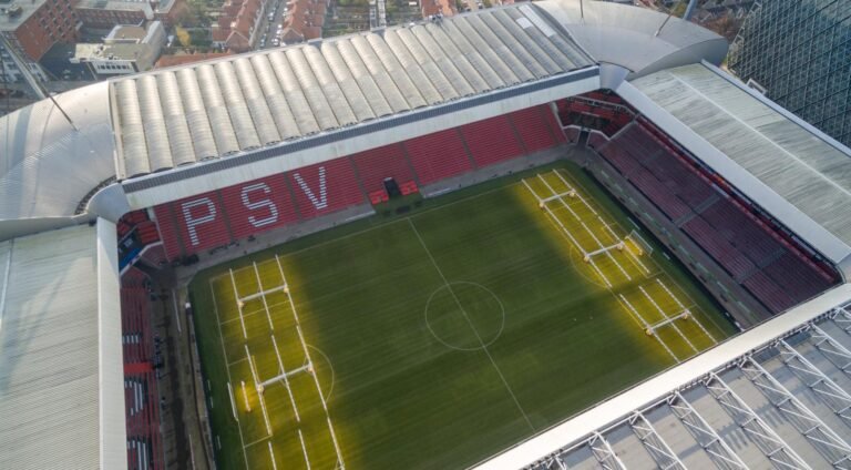 Nederlandse autoriteiten onderzoeken verontreinigde bodem bij PSV-stadion