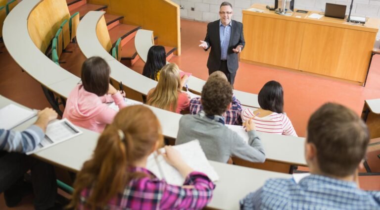 Onderwijsminister stelt plan voor om gevolgen van vermindering internationale studenten te verzachten