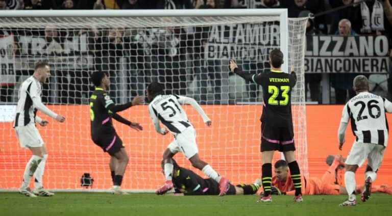 PSV Verliest Met 2-1 Tegen Juventus in Eerste Wedstrijd van de UEFA Champions League Play-offs