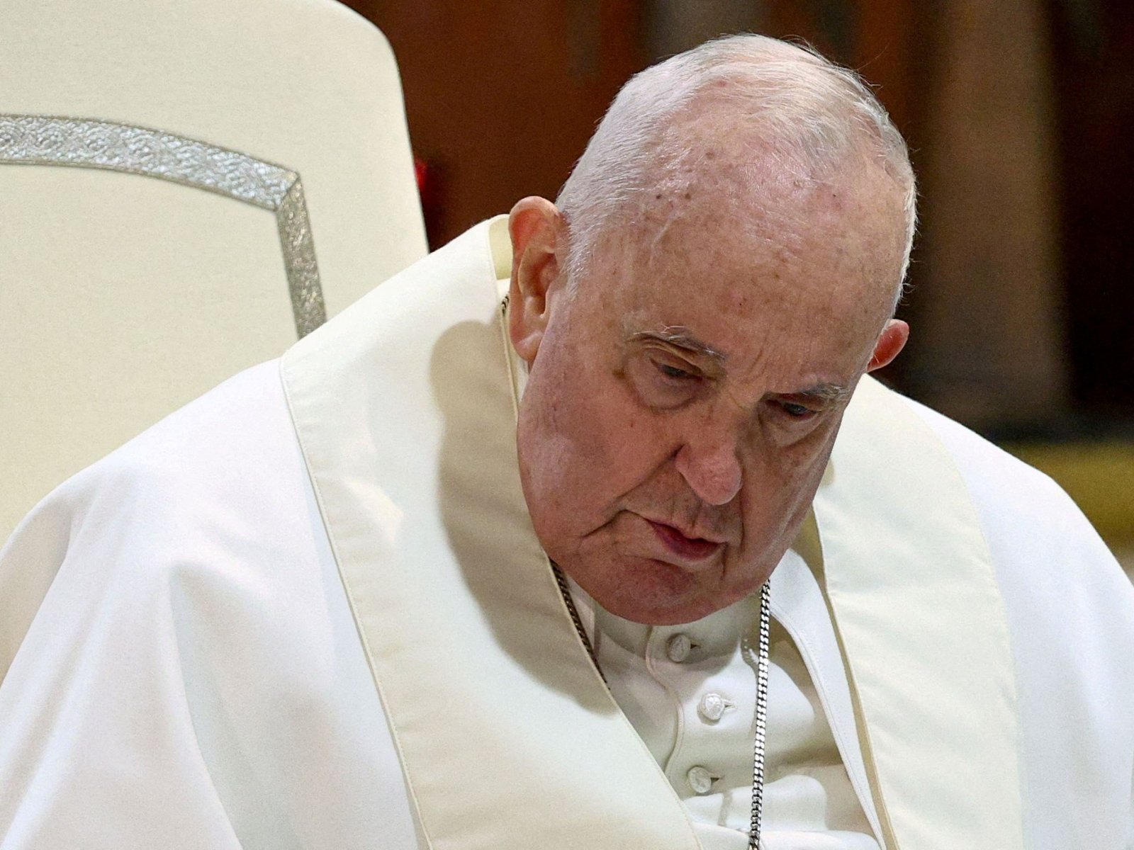 Paus Franciscus heeft longontsteking in beide longen, meldt Vaticaan