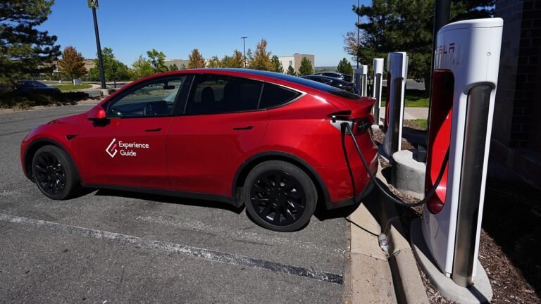 Problemen met de stuurbekrachtiging dwingen Tesla om duizenden voertuigen terug te roepen