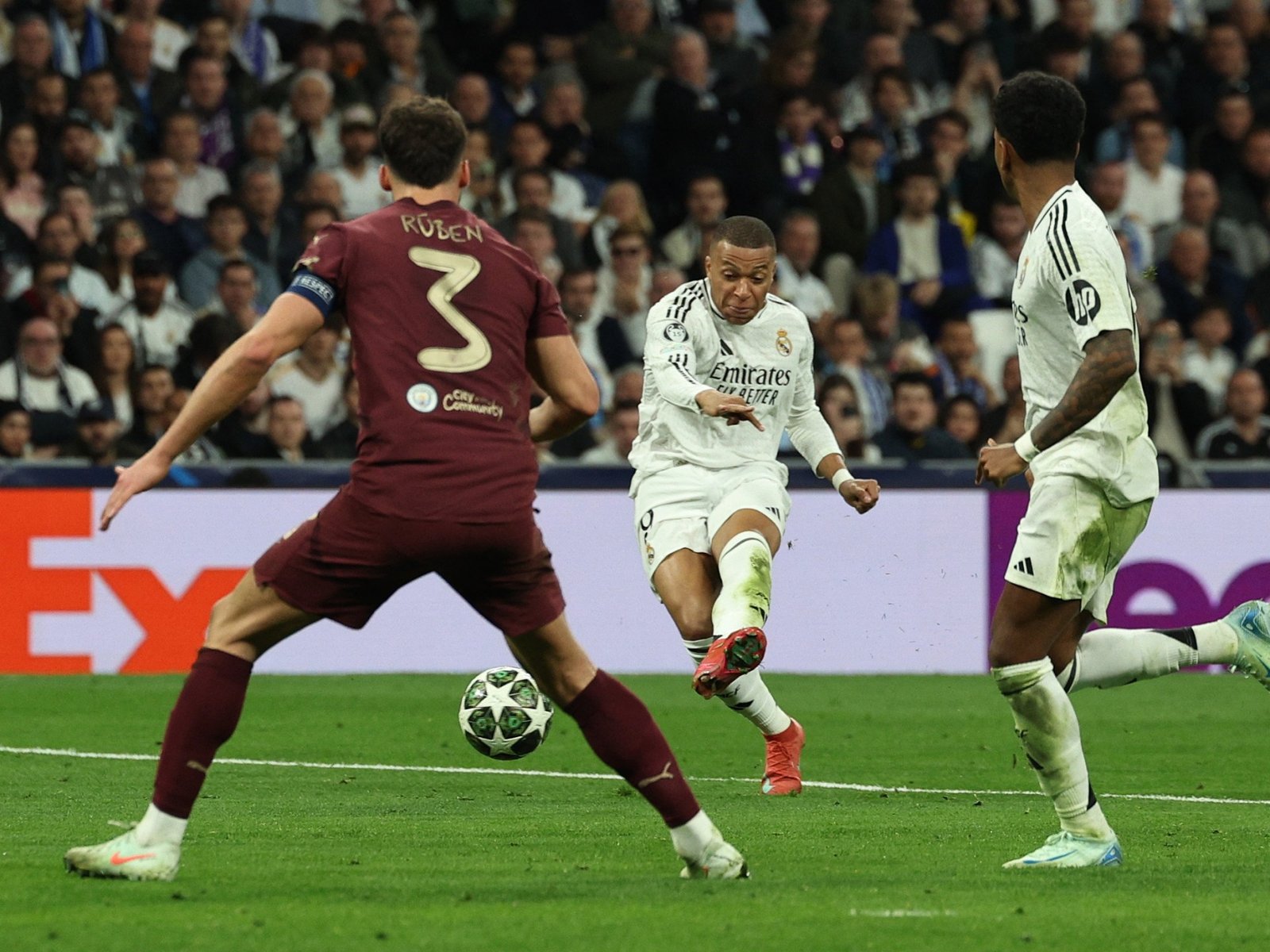 Real Madrid verslaat Manchester City met 3-1 en bereikt de laatste 16 van de Champions League