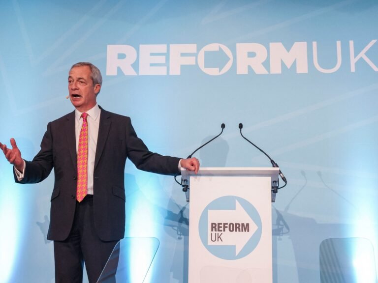 Reformpartij van Nigel Farage leidt voor het eerst in Britse peiling