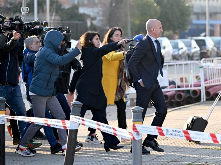 Rubiales: 'Ik ben er volledig van overtuigd dat Hermoso instemde met de kus tijdens het WK'