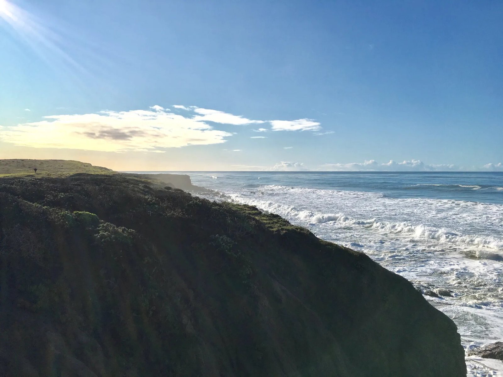 Satellietgegevens onthullen gebieden die zinken en stijgen langs de kust van Californië