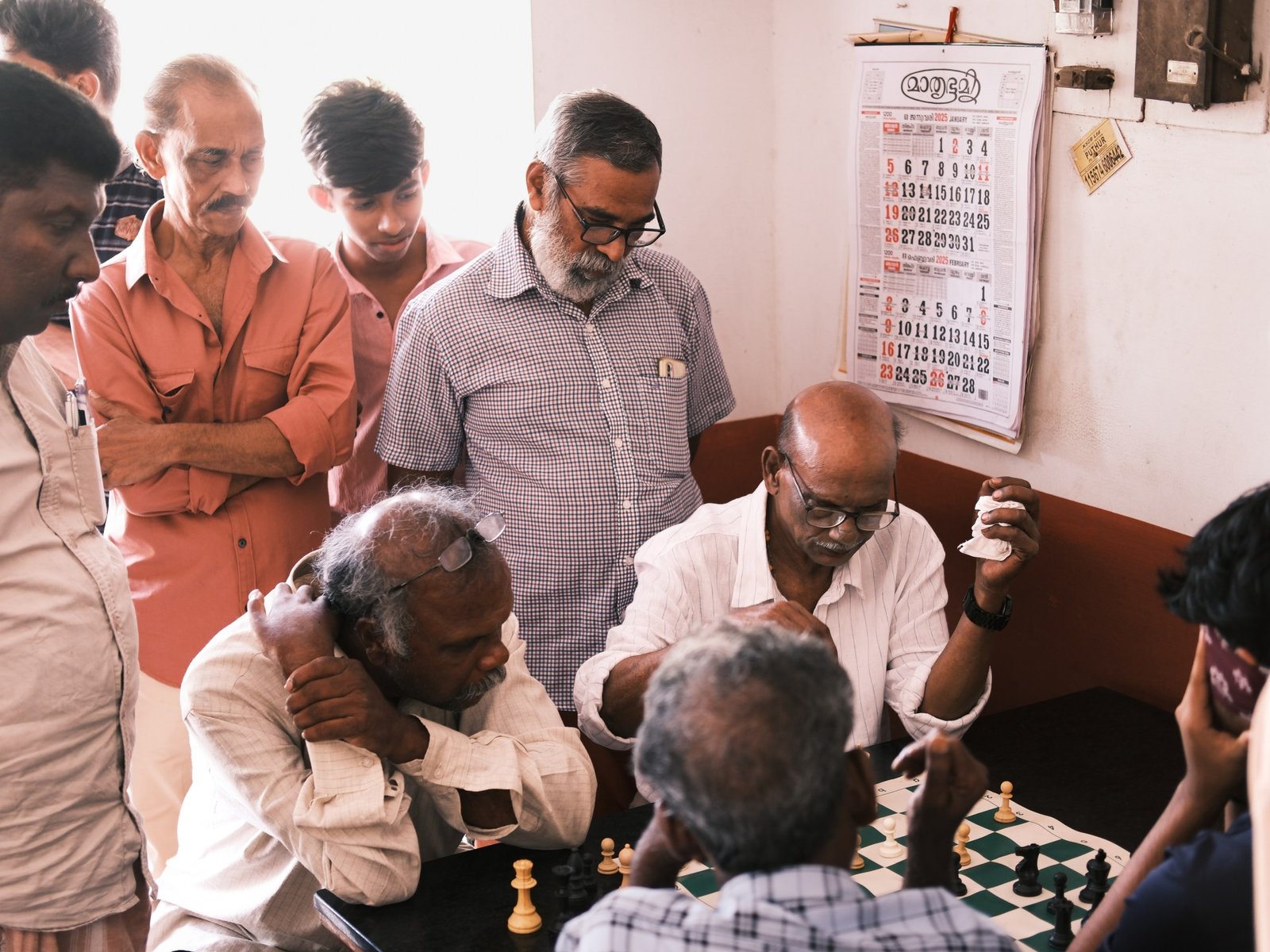 Schaken redt Indiaas dorp van alcohol en gokken: Het verhaal van een prachtig bord