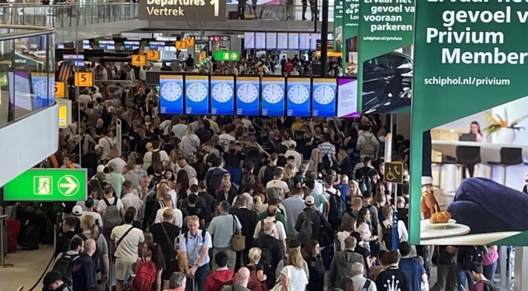 Schiphol Neemt Hoge Havenkosten Voor Lief en Leed; Hoopt op Recordaantal Reizigers