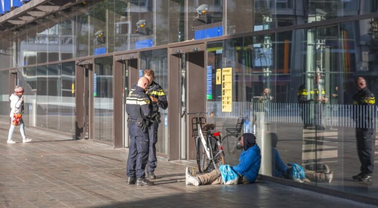 Vakbond Introduceert Plan om Dakloze Migrantenwerkers te Helpen Bij het Vinden van Nieuwe Banen