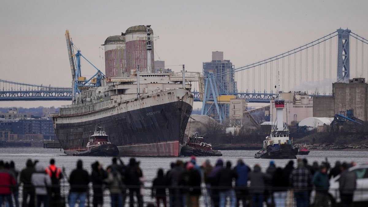 Werelds grootste kunstmatige rif: Historisch oceaanschip begint laatste reis naar de zeebodem