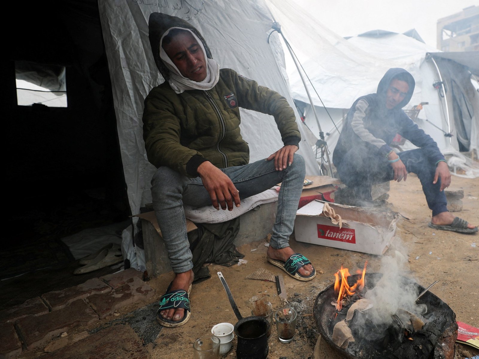 ‘Wat te doen, waar naartoe?’: Palestijnen in Gaza lijden onder winterstorm