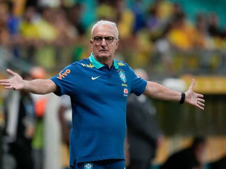Braziliƫ ontslaat coach Dorival na zware nederlaag tegen Argentiniƫ in WK-kwalificatiewedstrijd