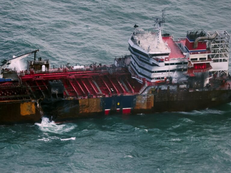 Britse politie arresteert man na aanvaring tussen olietanker en vrachtschip in de Noordzee