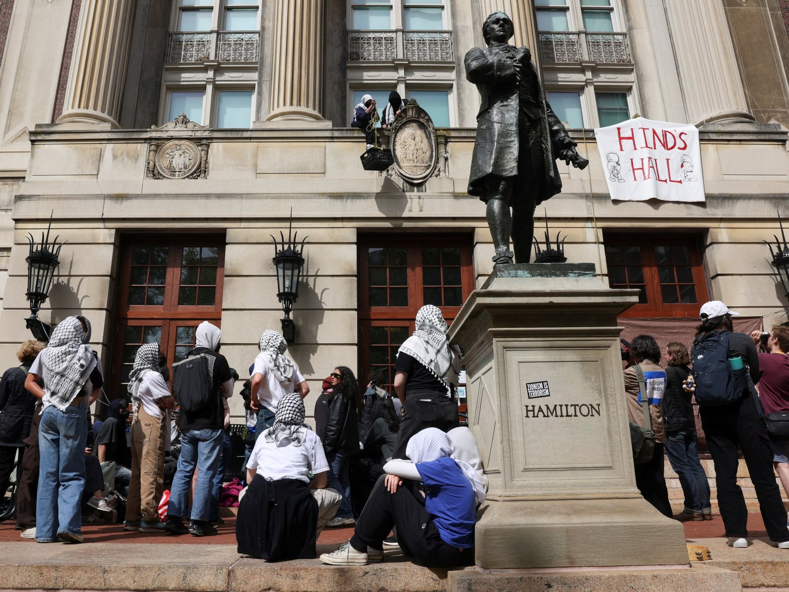 Columbia University schorst en zet studenten uit na bedreigingen van de overheid: Wat we moeten weten