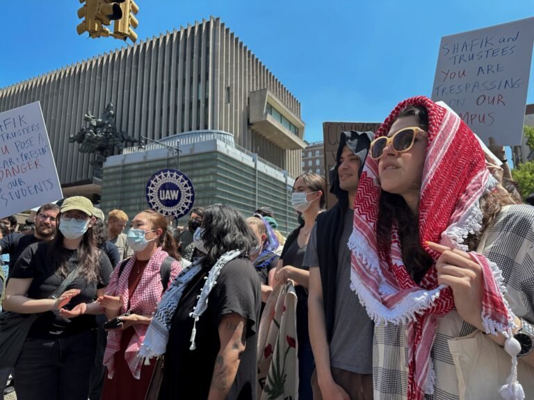 Columbia University straft pro-Palestijnse studenten die gebouw bezetten