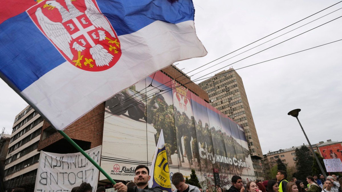 Duizenden demonstreren in Servië tegen vastgoedproject van schoonzoon Trump