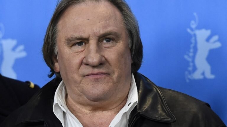 Franse acteur Gérard Depardieu staat terecht voor beschuldigingen van seksuele aanranding