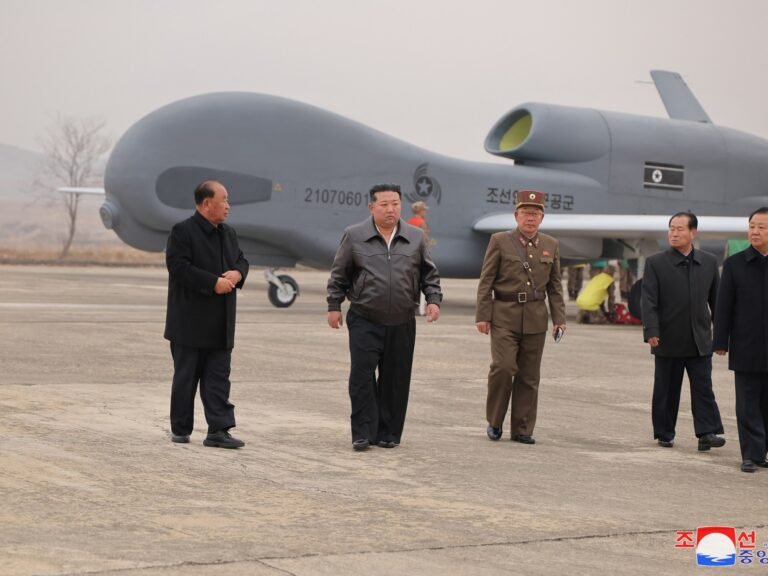Kim Jong Un van Noord-Korea leidt testen van nieuwe AI-gestuurde zelfmoorddrones