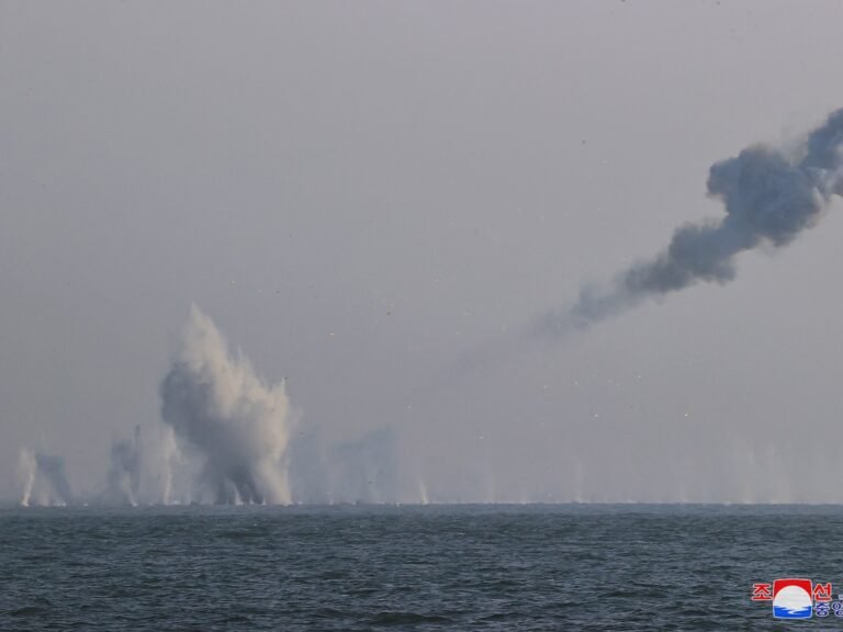 Noord-Korea test luchtverdedigingswapens bij aankomst van Russische veiligheidschef