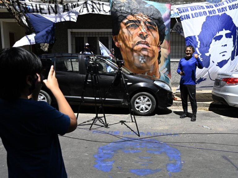 Overleden in 'agonie': Forensisch specialisten getuigen in proces tegen medische team van Maradona