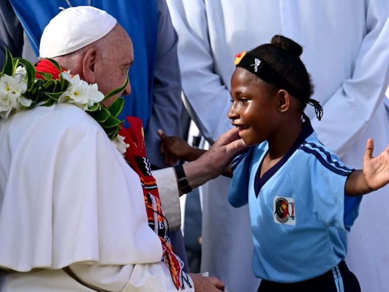 Paus Franciscus viert 12 jaar als hoofd van de Katholieke Kerk in het ziekenhuis