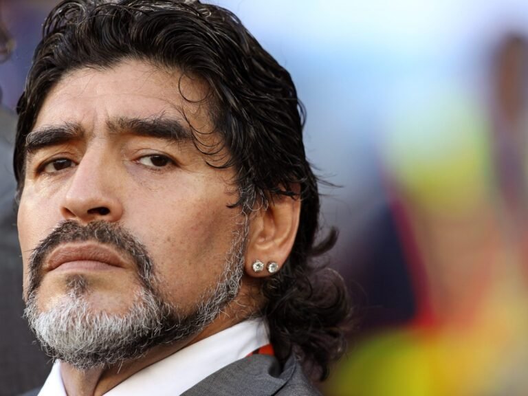 Proces Start Voor Medisch Team Van Maradona Aangeklaagd Voor Dood Voetballer