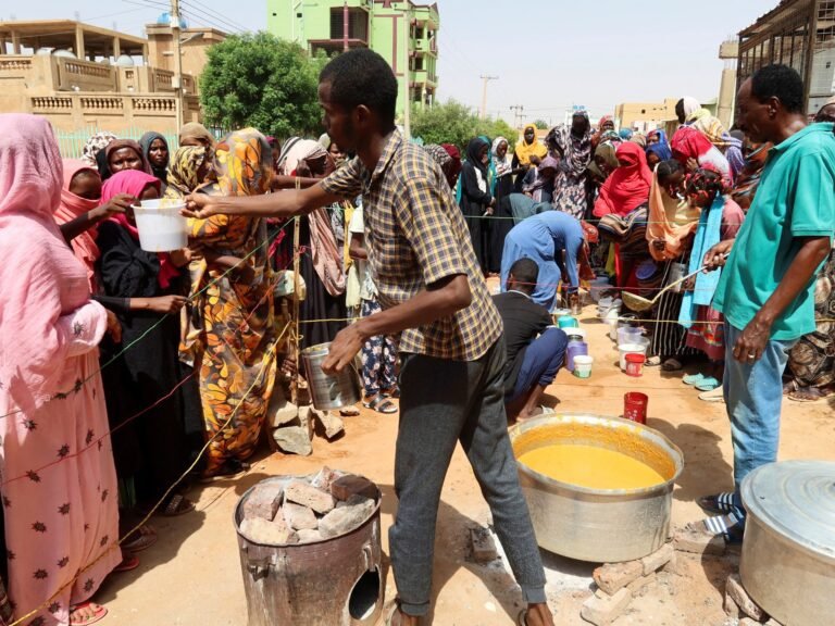 Sudanese Lijden Hongersnood Door Sluiting van Soepkeukens en Belemmeringen van Hulp