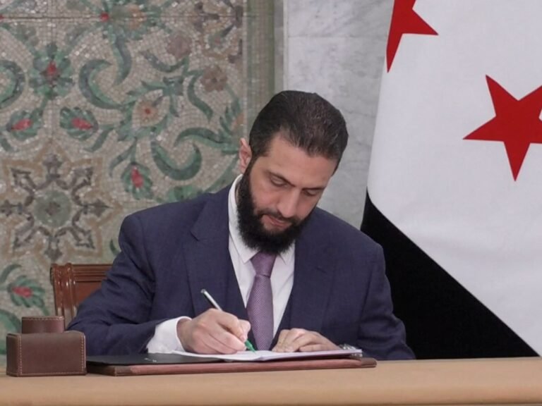 Syrische al-Sharaa ondertekent tijdelijke grondwet