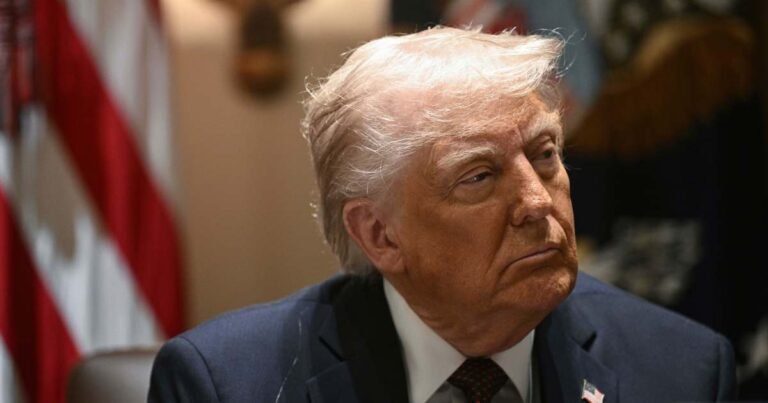 Trump voert 25-procenttarief in op landen die olie uit Venezuela kopen