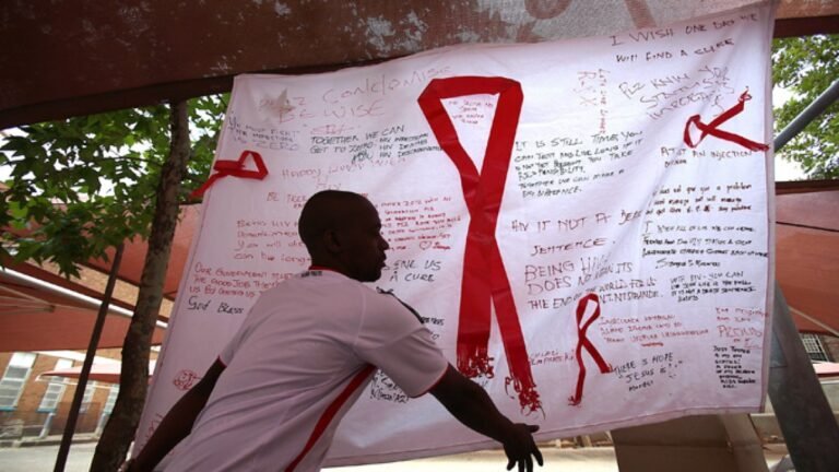 Wereldwijde toename van HIV- en AIDS-doden mogelijk door Amerikaanse hulpstop, waarschuwt de VN