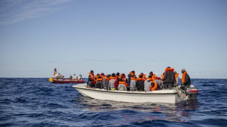 Zes doden en veertig vermisten na kapseizen van migrantenboot nabij Lampedusa