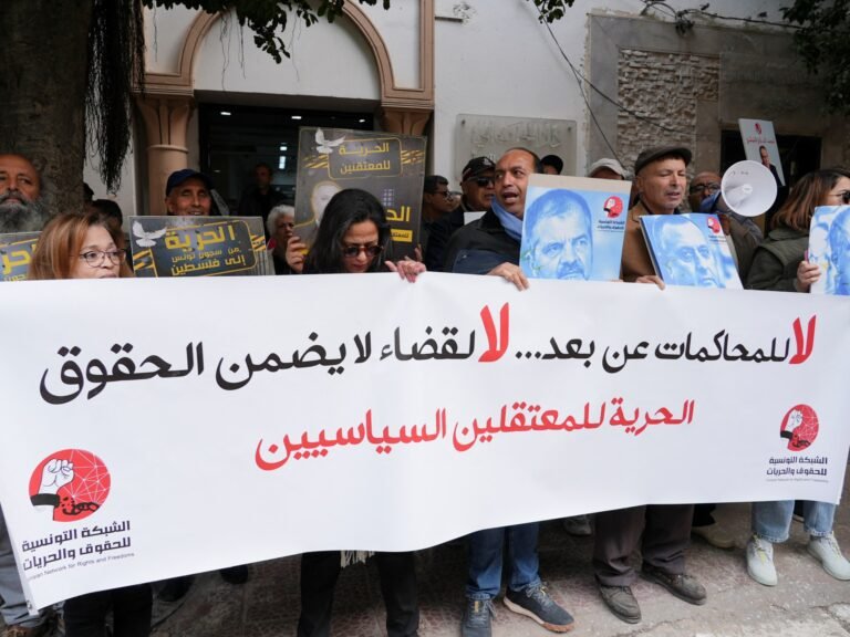 ‘Een belediging’: Massaproces tegen politieke tegenstanders in Tunesië begint