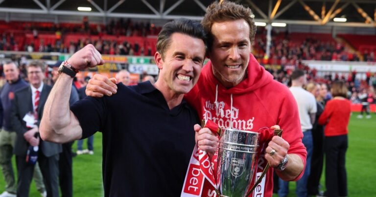 Acteur Ryan Reynolds en Wrexham dichter bij Premier League droom
