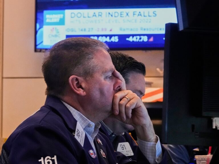 Amerikaanse aandelen en dollar dalen na hernieuwde aanvallen van Trump op Fed-voorzitter Powell
