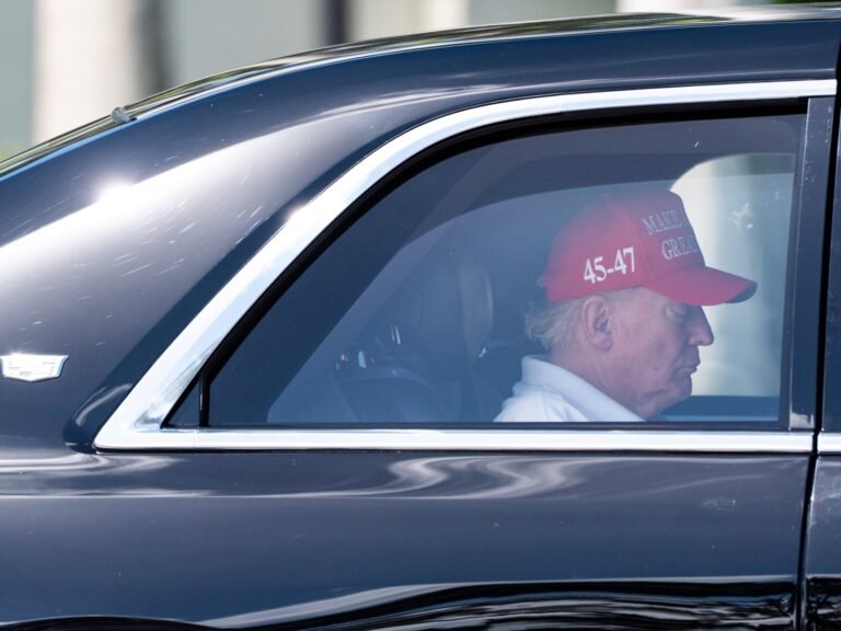 Amerikaanse aandelenmarkten blijven dalen terwijl China reageert op Trump-tarieven