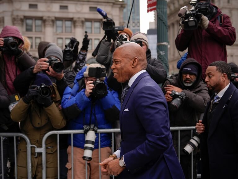 Amerikaanse rechter verwerpt corruptiezaak tegen burgemeester Eric Adams van New York