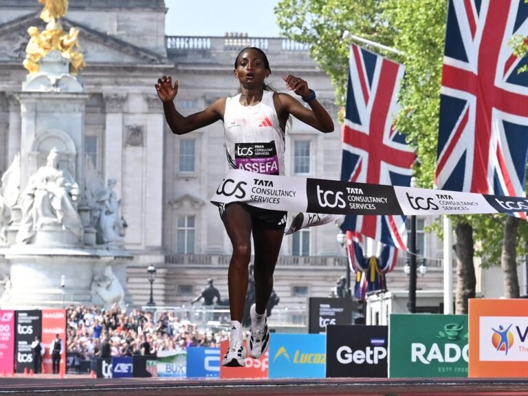Assefa Vestigt Wereldrecord, Sawe Verslaat Eliteveld in de Londen Marathon