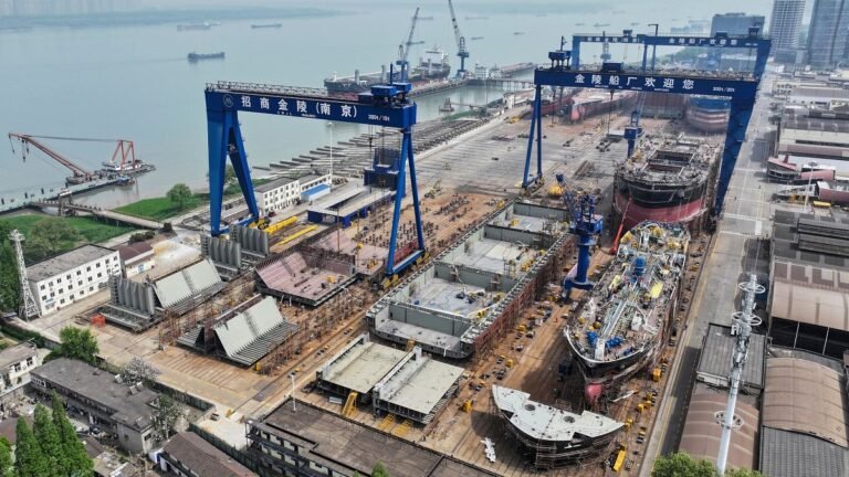 Chinese Exporten Stijgen met 12,4% terwijl Importen Dalen door Trump-tarieven