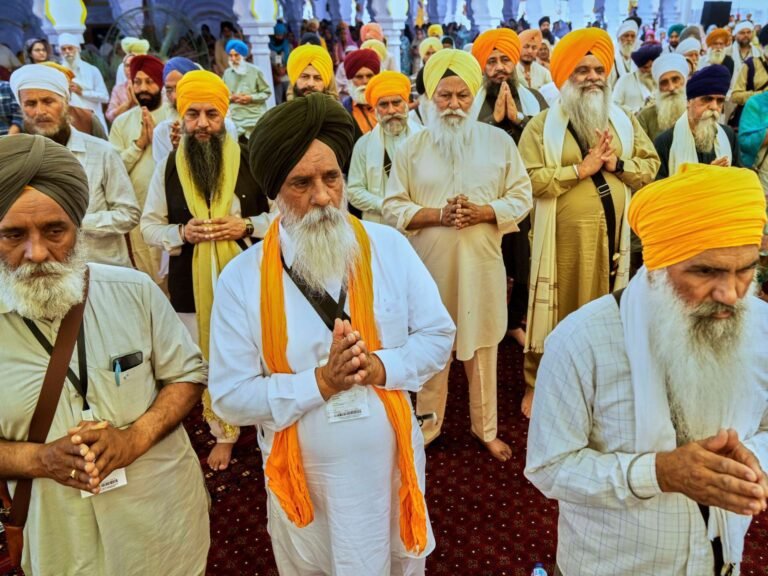 Duizenden Sikh-pelgrims bezoeken Pakistan voor de viering van het Vaisakhi-festival