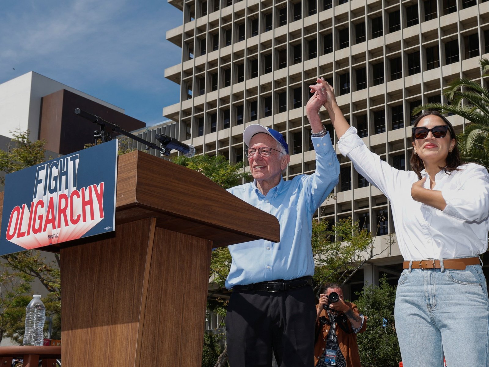 Duizenden aanwezig bij Sanders' rally tegen oligarchie in Los Angeles