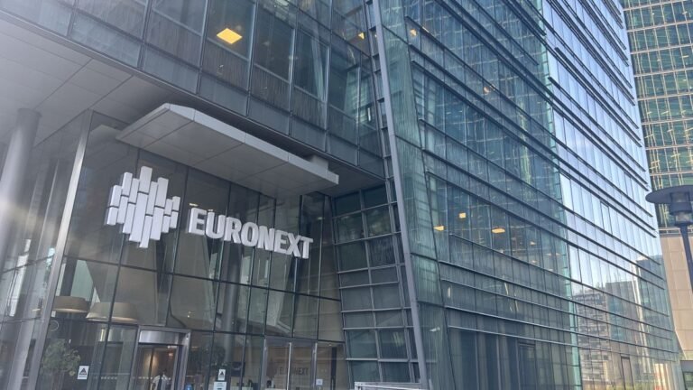 Europese markten openen hoger terwijl euro sterk blijft tegenover de dollar