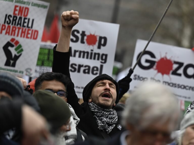 Gaza in Vlammen: Britse NGO's Moeten Falende Diplomatie Verlaten en Terugvechten