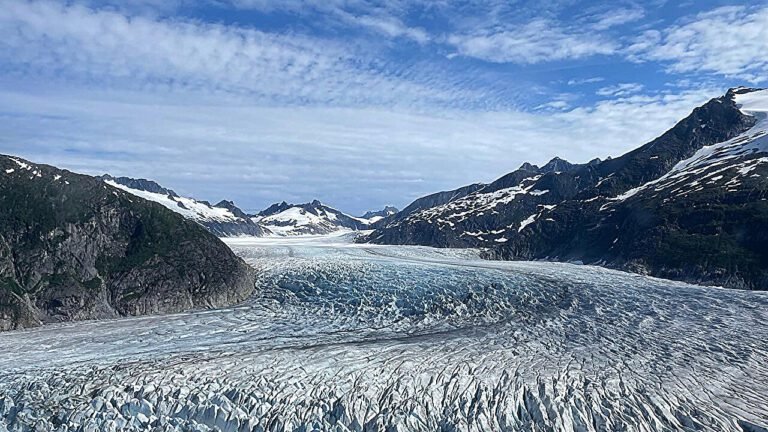 Glaciers Geven Inzicht in de Invloed van Fossiele Brandstoffen op Milieu