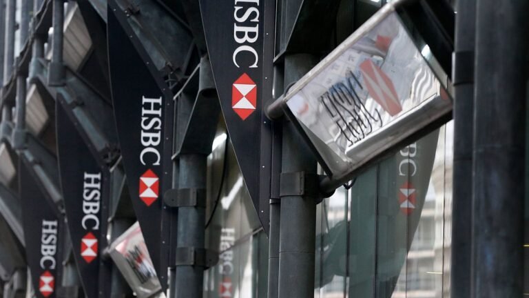 HSBC kondigt miljarden aandeleninkoop aan te midden van winstdaling in het eerste kwartaal