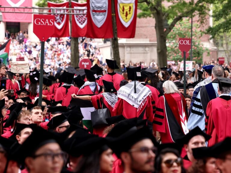 Harvard Universiteit weerstaat Trumps eisen en staat voor $2,3 miljard aan bezuinigingen