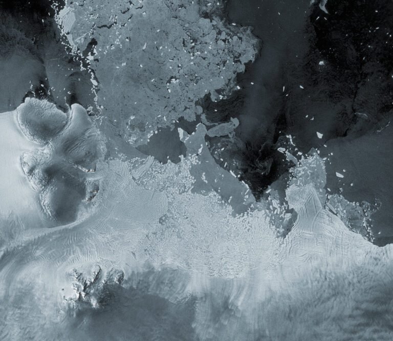 Hoe Verborgen Meren de Stabiliteit van het Antartische IJsblad Bedreigen