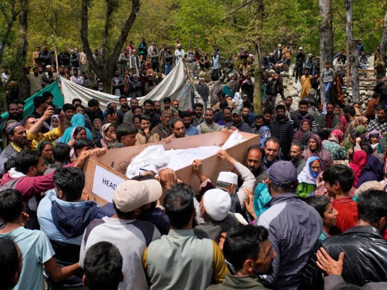 India verlaagd diplomatieke betrekkingen met Pakistan na aanval op toeristen in Kashmir