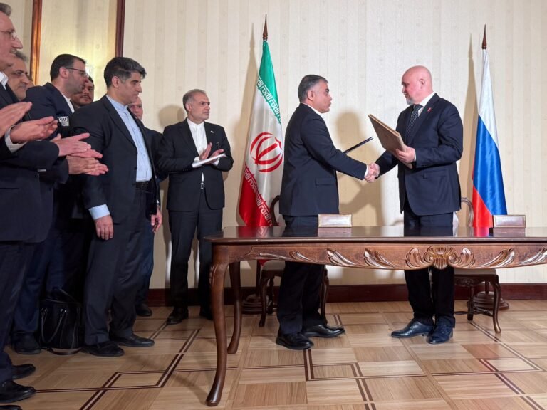 Iran tekent $4 miljard olieveld overeenkomst met Rusland om banden te versterken
